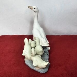 LLADRÓ “Little Ducks After Mother” EUC